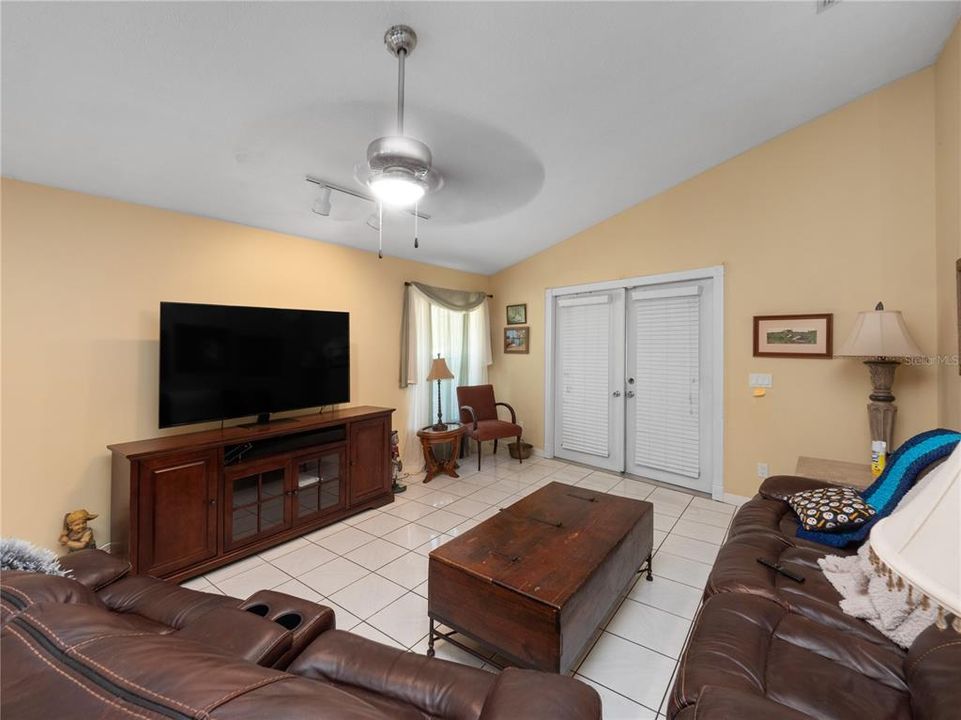 For Sale: $525,000 (3 beds, 2 baths, 2511 Square Feet)