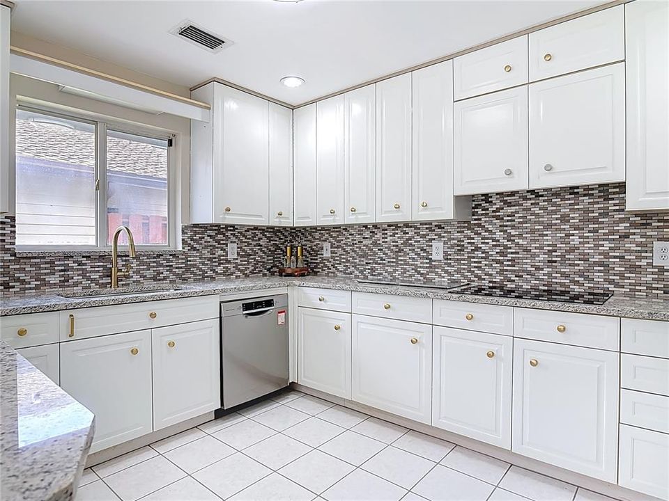 В аренду: $2,200 (3 спален, 3 ванн, 2196 Квадратных фут)