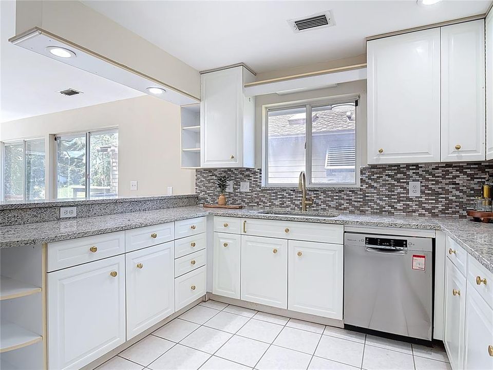 В аренду: $2,200 (3 спален, 3 ванн, 2196 Квадратных фут)