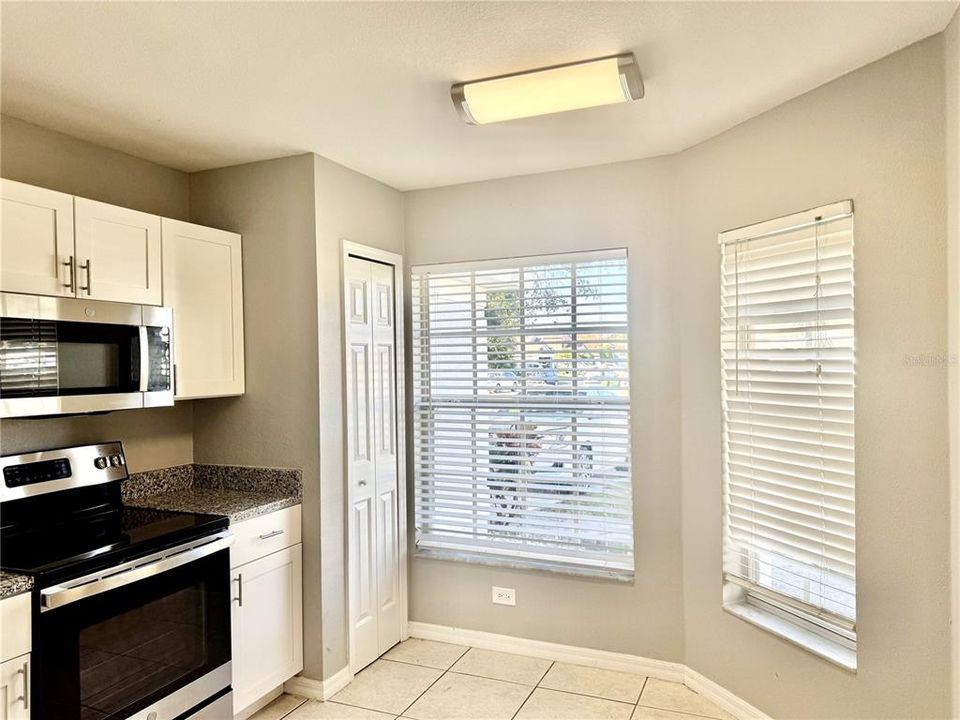 待售: $360,000 (3 贝兹, 2 浴室, 1237 平方英尺)