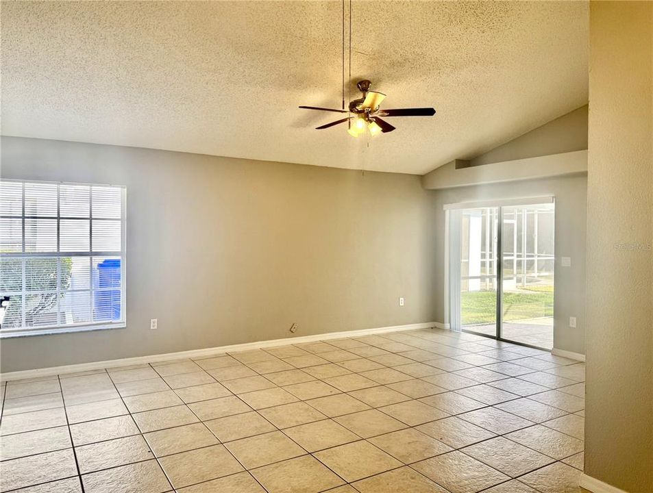 待售: $360,000 (3 贝兹, 2 浴室, 1237 平方英尺)