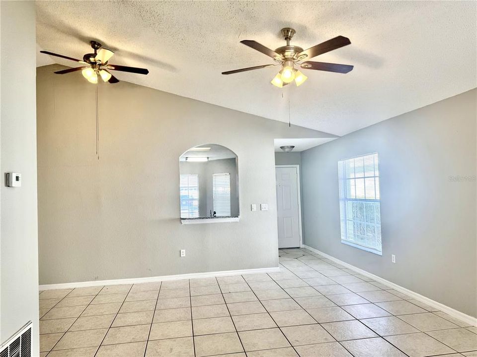 待售: $360,000 (3 贝兹, 2 浴室, 1237 平方英尺)