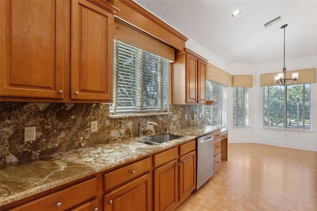 На продажу: $299,000 (3 спален, 2 ванн, 2010 Квадратных фут)