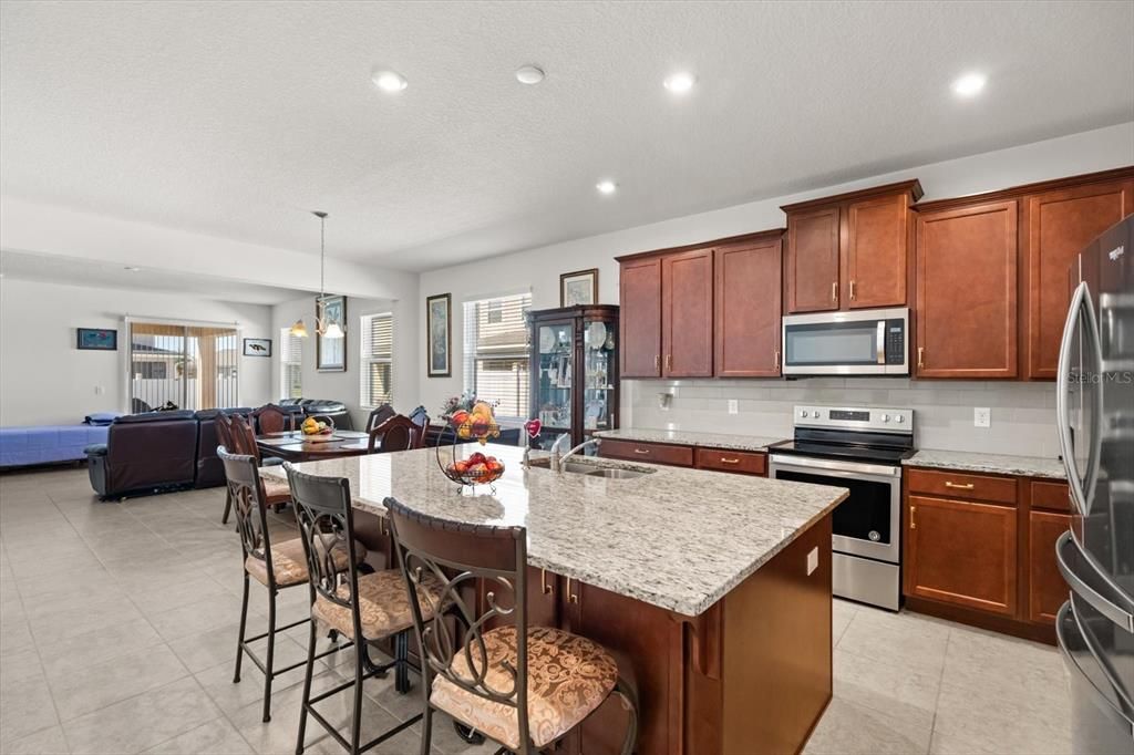 На продажу: $490,000 (4 спален, 3 ванн, 2282 Квадратных фут)