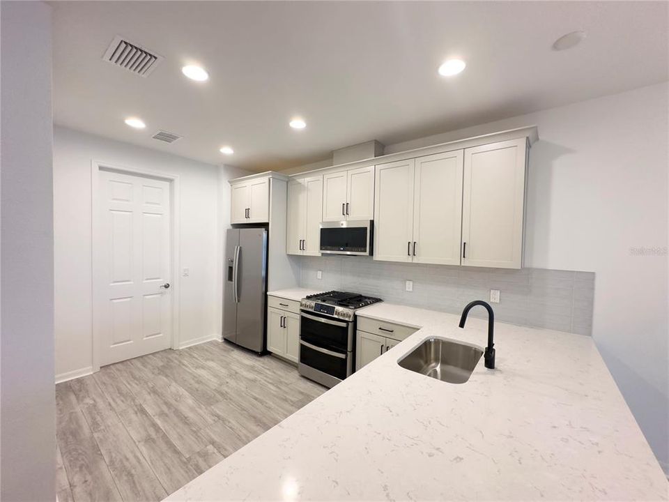 For Rent: $3,000 (2 beds, 2 baths, 1432 Square Feet)