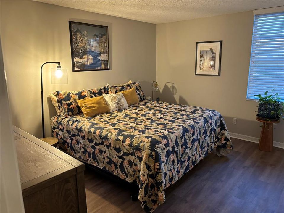 待售: $239,000 (2 贝兹, 2 浴室, 1110 平方英尺)