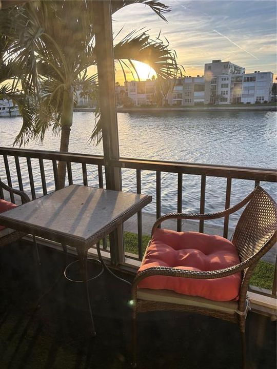 待售: $239,000 (2 贝兹, 2 浴室, 1110 平方英尺)