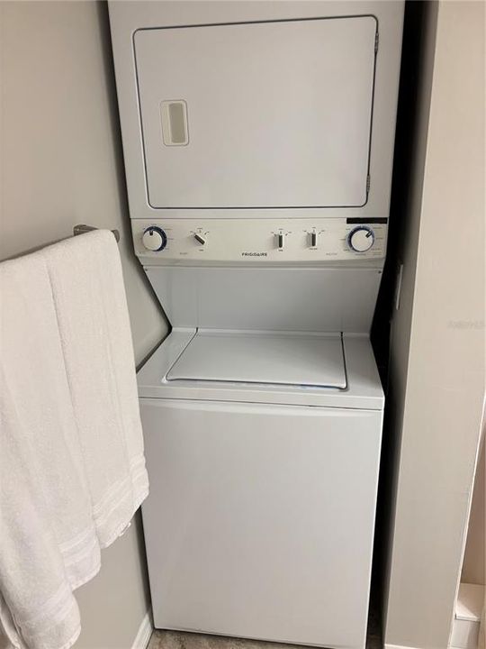 待售: $239,000 (2 贝兹, 2 浴室, 1110 平方英尺)