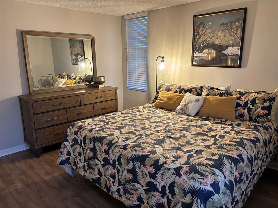 待售: $239,000 (2 贝兹, 2 浴室, 1110 平方英尺)