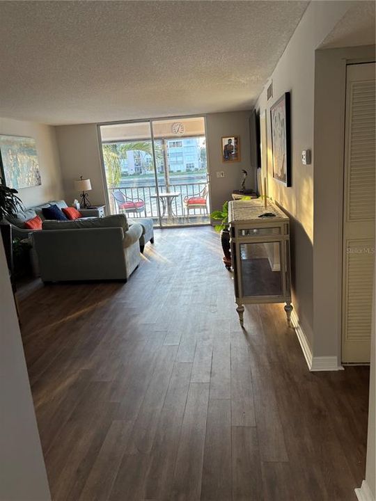 待售: $239,000 (2 贝兹, 2 浴室, 1110 平方英尺)