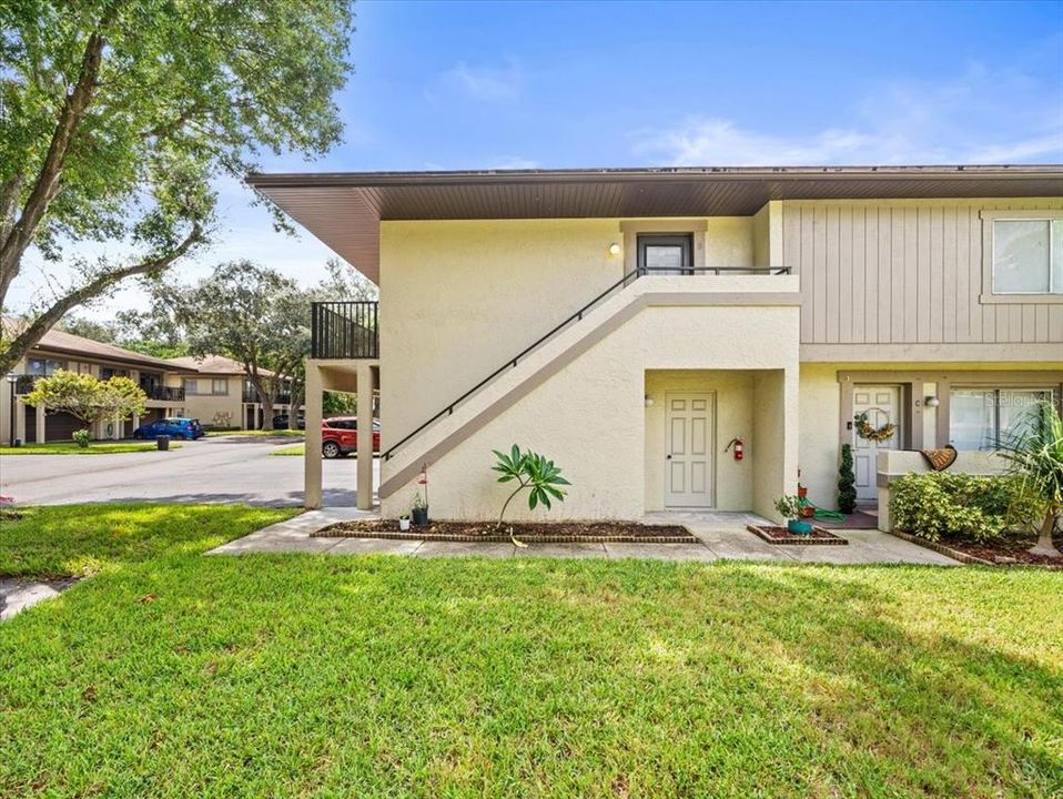 合同活跃: $108,000 (2 贝兹, 1 浴室, 872 平方英尺)