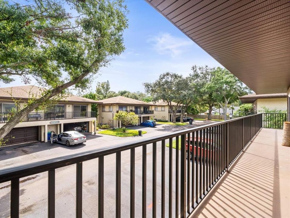 合同活跃: $108,000 (2 贝兹, 1 浴室, 872 平方英尺)