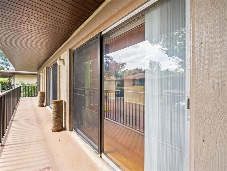 合同活跃: $108,000 (2 贝兹, 1 浴室, 872 平方英尺)