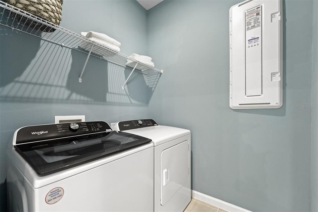 На продажу: $334,990 (3 спален, 2 ванн, 1704 Квадратных фут)