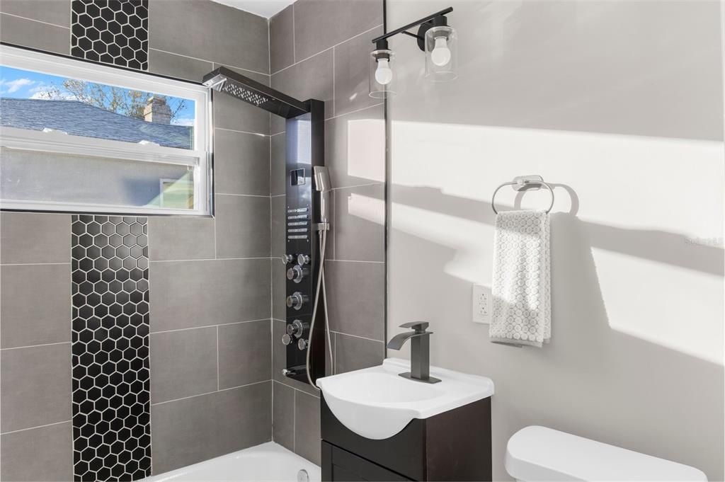 En Venta: $395,000 (3 camas, 2 baños, 1142 Pies cuadrados)