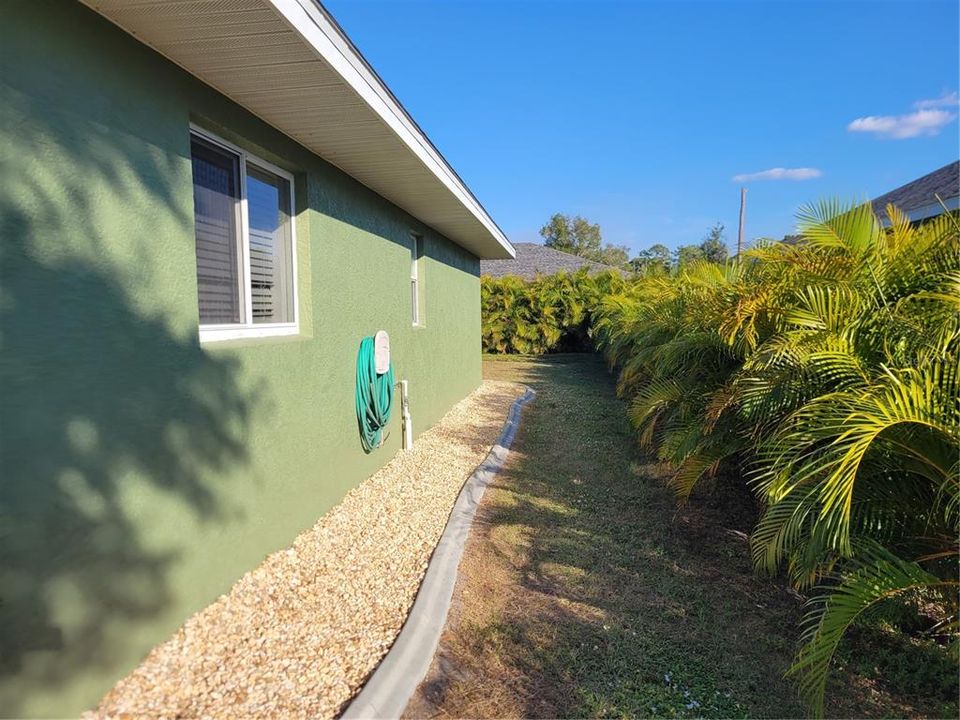 For Sale: $295,000 (3 beds, 2 baths, 1669 Square Feet)