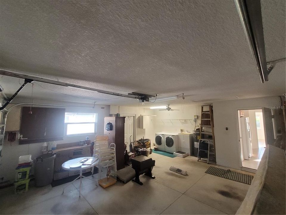 For Sale: $295,000 (3 beds, 2 baths, 1669 Square Feet)