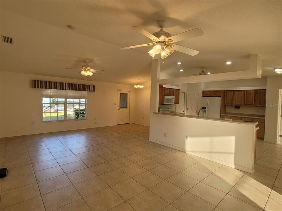 For Sale: $295,000 (3 beds, 2 baths, 1669 Square Feet)