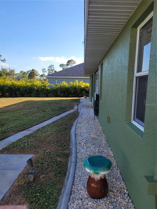 For Sale: $295,000 (3 beds, 2 baths, 1669 Square Feet)