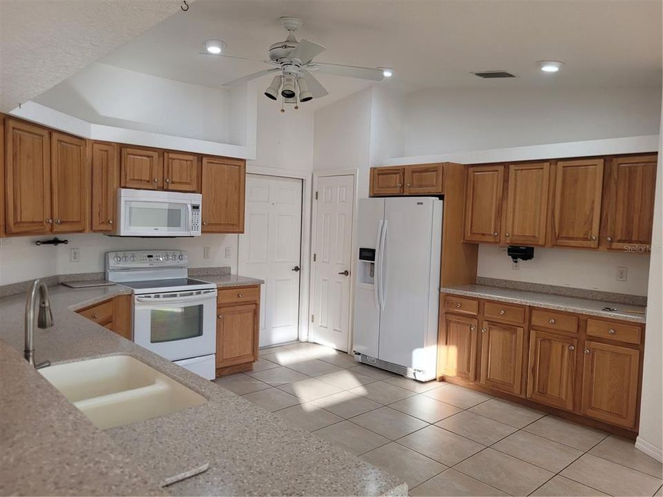 For Sale: $295,000 (3 beds, 2 baths, 1669 Square Feet)