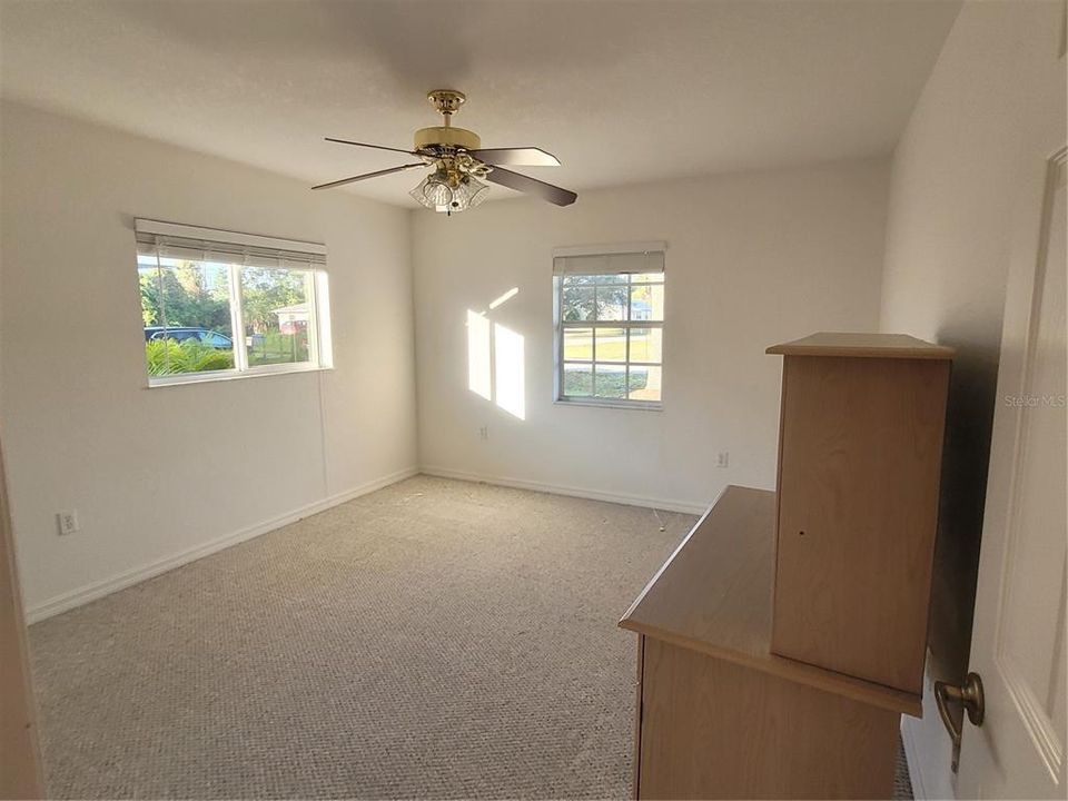 For Sale: $295,000 (3 beds, 2 baths, 1669 Square Feet)