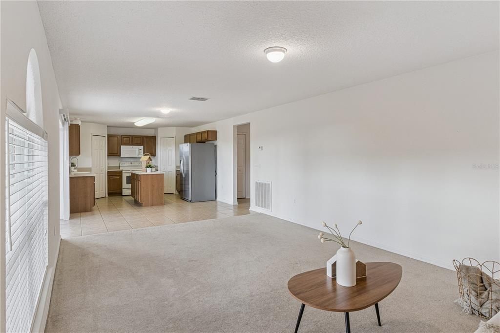 待售: $380,000 (4 贝兹, 2 浴室, 2924 平方英尺)