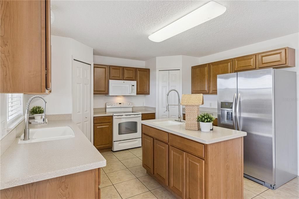 待售: $380,000 (4 贝兹, 2 浴室, 2924 平方英尺)