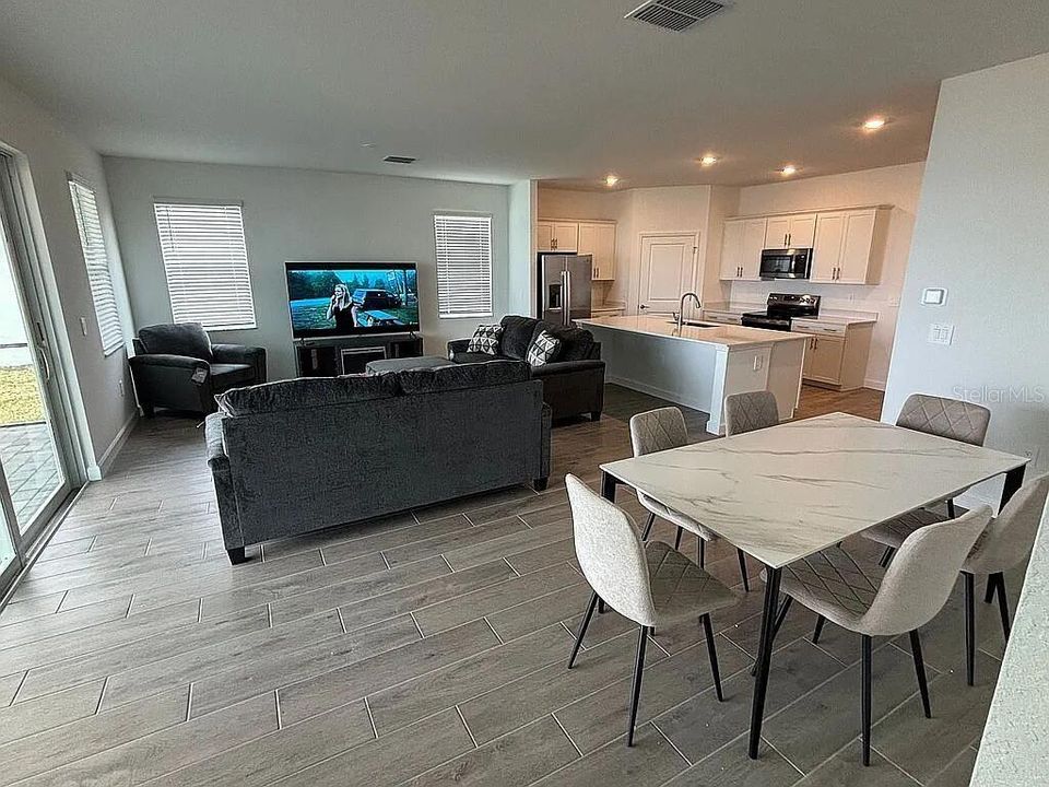 待售: $425,000 (3 贝兹, 3 浴室, 2201 平方英尺)