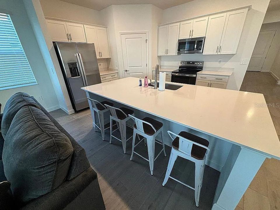 待售: $425,000 (3 贝兹, 3 浴室, 2201 平方英尺)