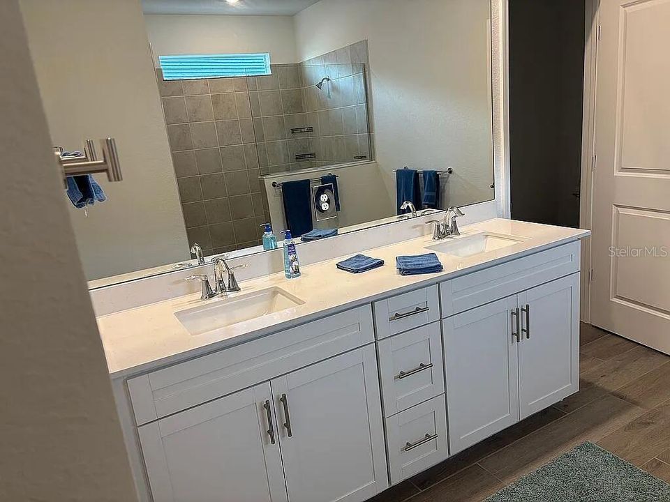 待售: $425,000 (3 贝兹, 3 浴室, 2201 平方英尺)