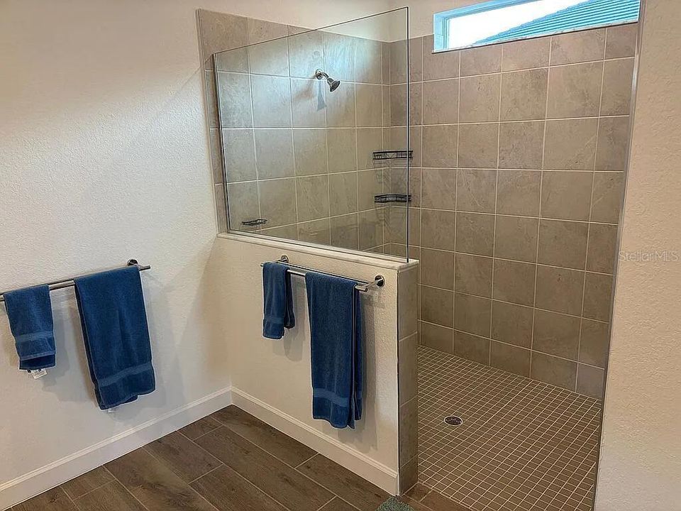 待售: $425,000 (3 贝兹, 3 浴室, 2201 平方英尺)