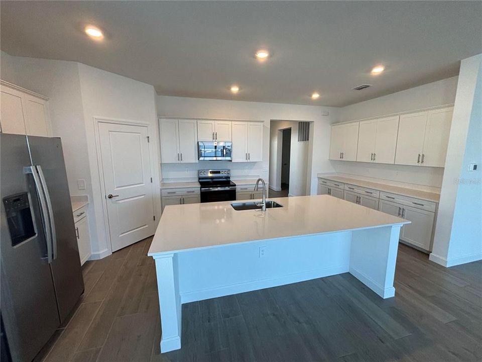 待售: $425,000 (3 贝兹, 3 浴室, 2201 平方英尺)