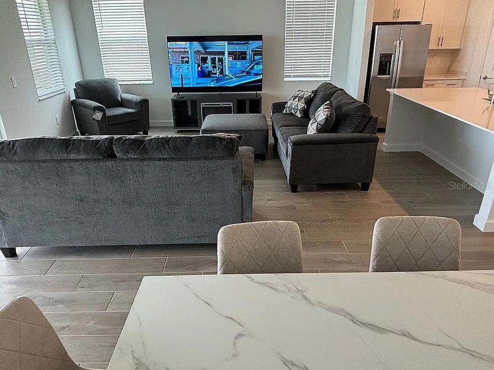 待售: $425,000 (3 贝兹, 3 浴室, 2201 平方英尺)