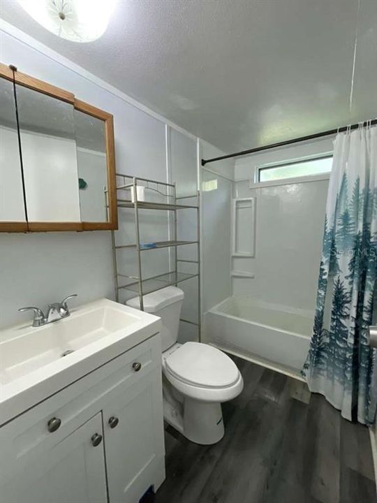 For Rent: $1,600 (2 beds, 1 baths, 744 Square Feet)