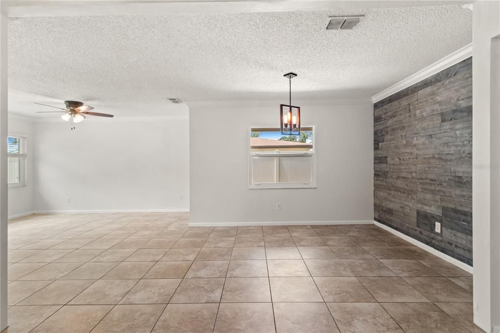 En Venta: $450,000 (3 camas, 2 baños, 1686 Pies cuadrados)