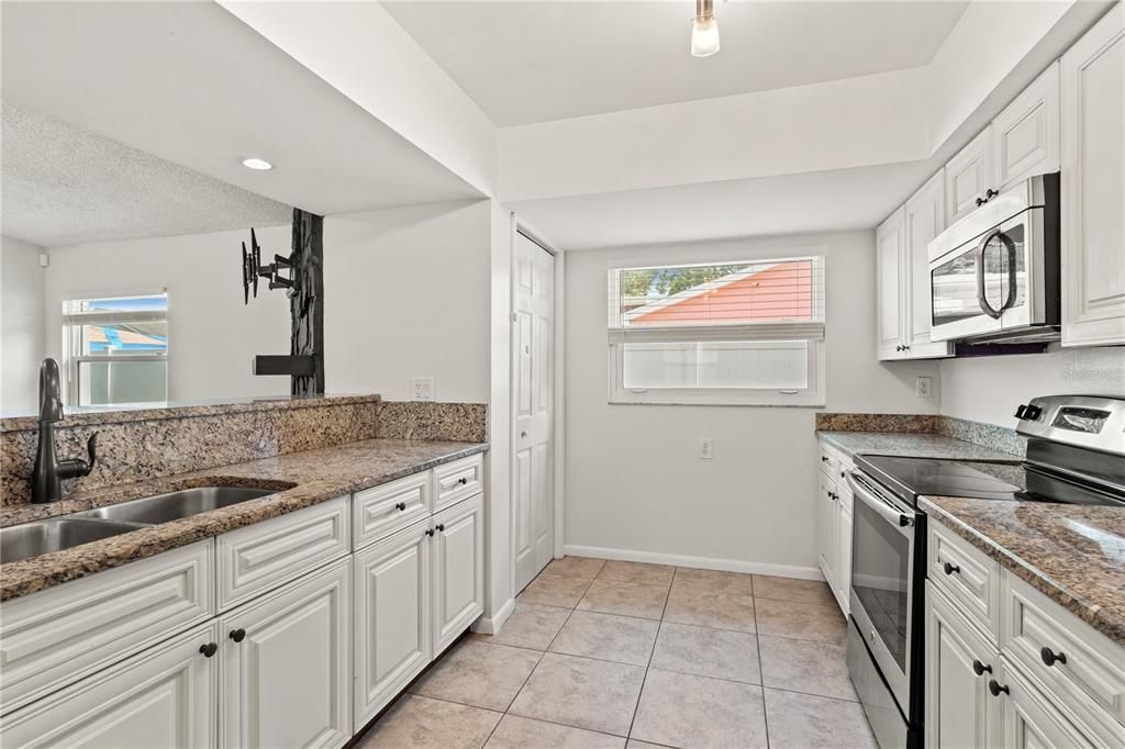 En Venta: $450,000 (3 camas, 2 baños, 1686 Pies cuadrados)