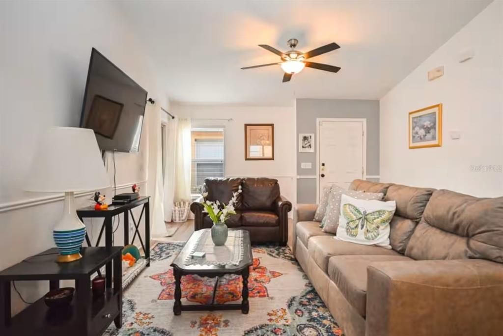 En Renta: $2,300 (3 camas, 3 baños, 1578 Pies cuadrados)