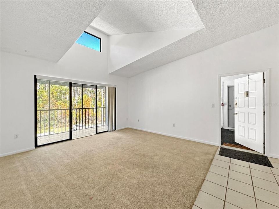 For Rent: $2,000 (2 beds, 2 baths, 979 Square Feet)