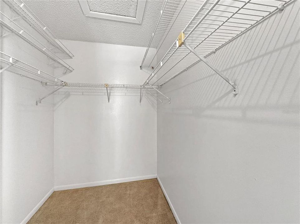 For Rent: $2,000 (2 beds, 2 baths, 979 Square Feet)