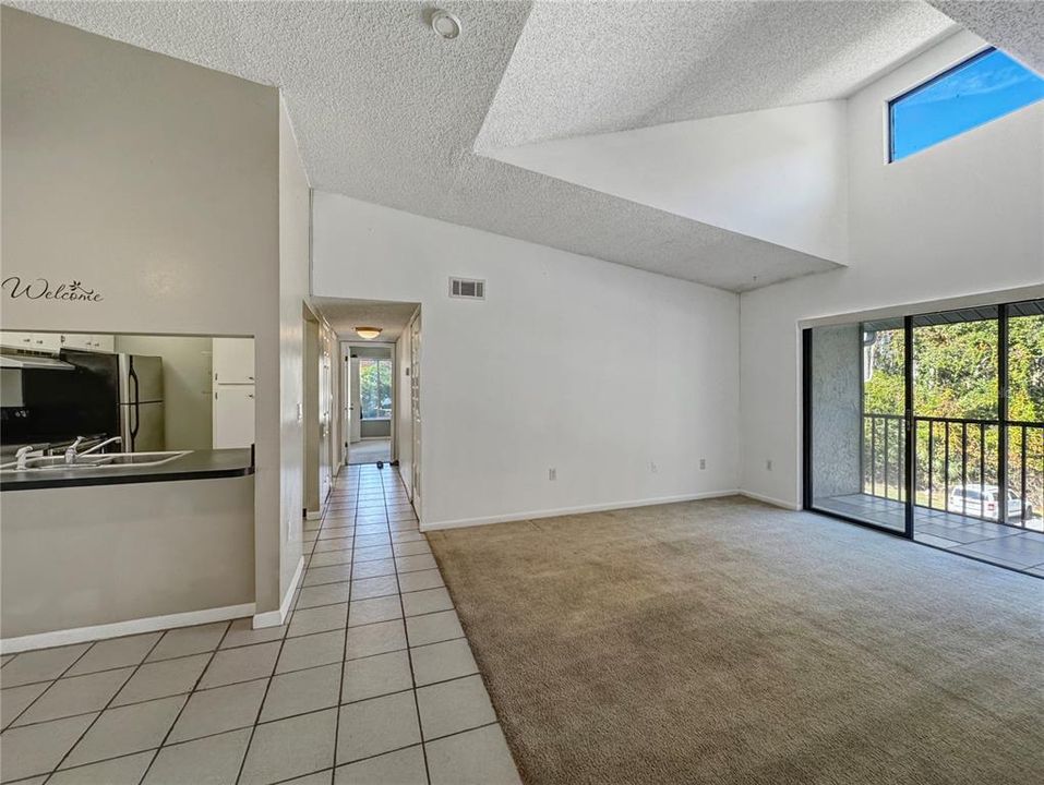 For Rent: $2,000 (2 beds, 2 baths, 979 Square Feet)