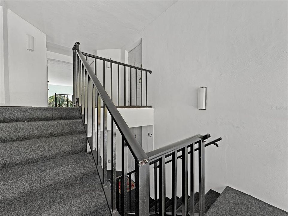 For Rent: $2,000 (2 beds, 2 baths, 979 Square Feet)