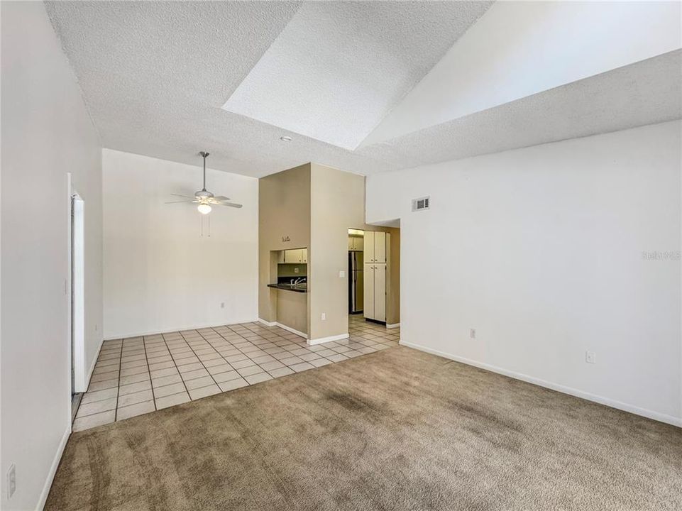 For Rent: $2,000 (2 beds, 2 baths, 979 Square Feet)