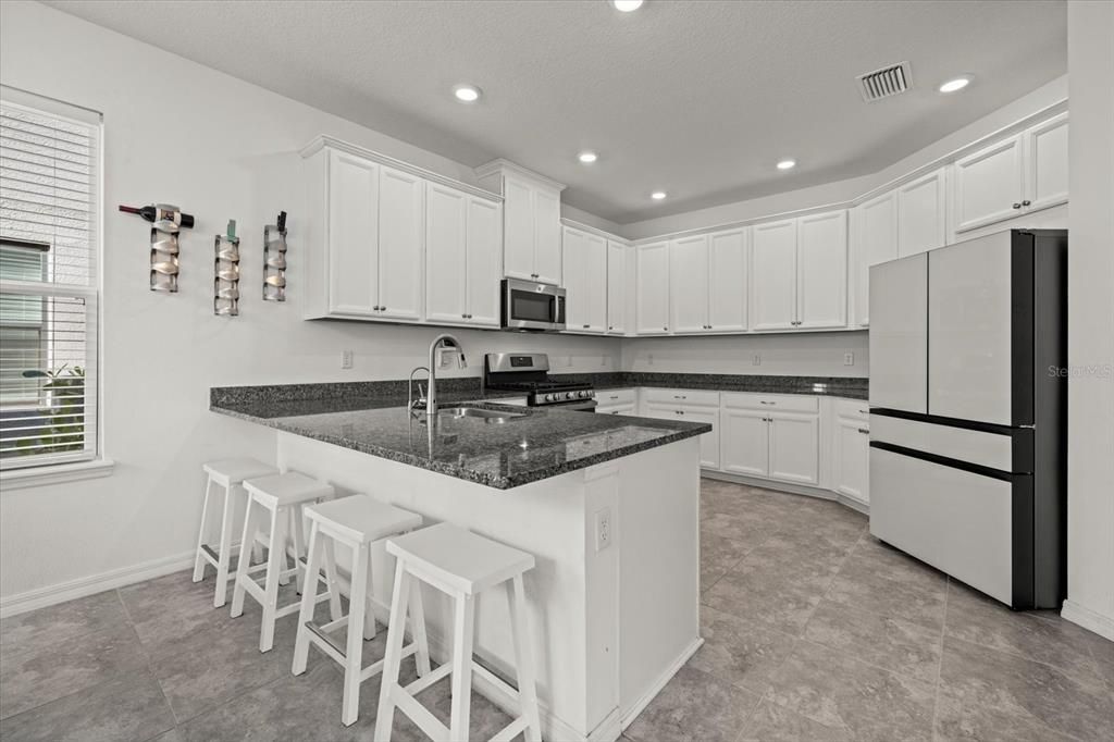 待售: $615,000 (4 贝兹, 3 浴室, 2600 平方英尺)