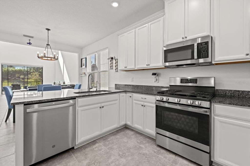 待售: $615,000 (4 贝兹, 3 浴室, 2600 平方英尺)