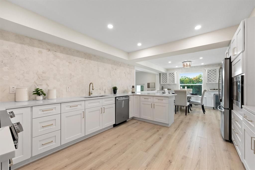 For Sale: $1,090,000 (6 beds, 3 baths, 4709 Square Feet)