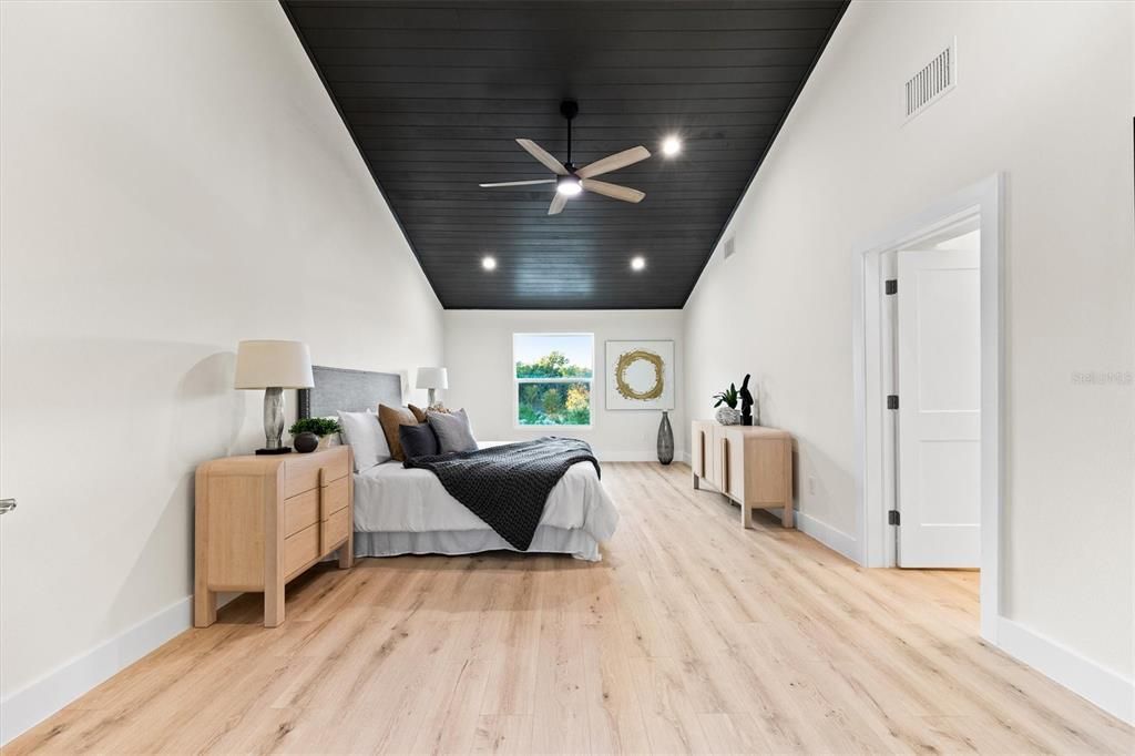 For Sale: $1,090,000 (6 beds, 3 baths, 4709 Square Feet)