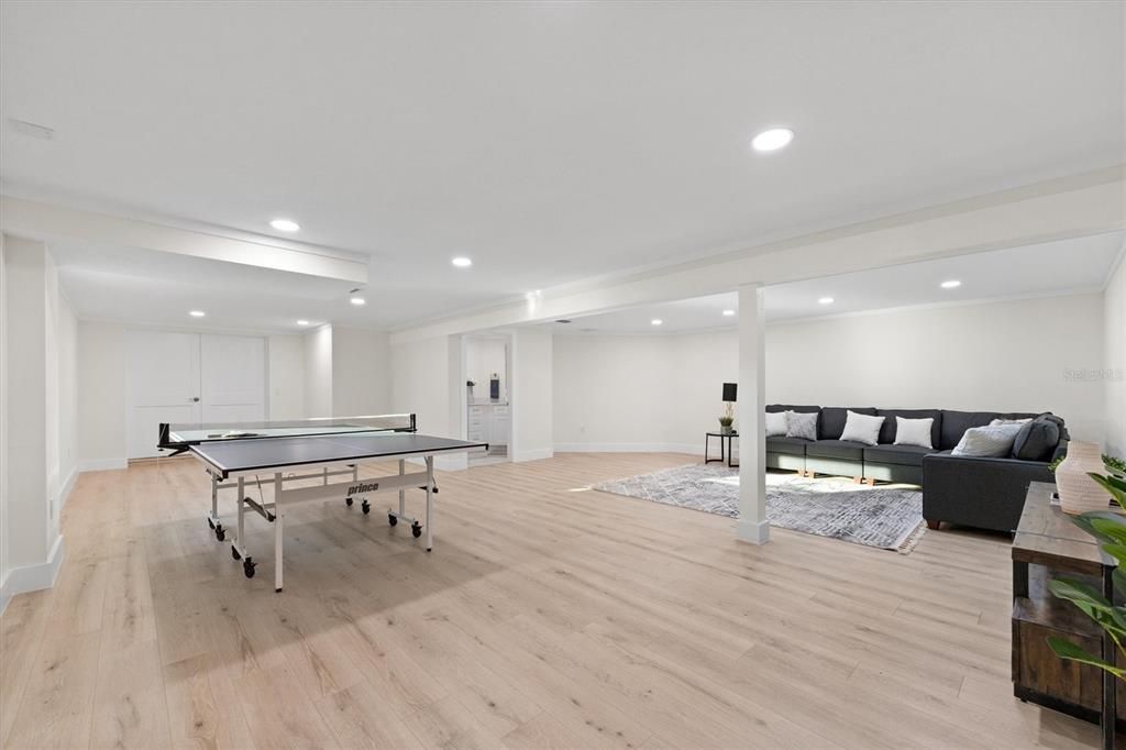 For Sale: $1,090,000 (6 beds, 3 baths, 4709 Square Feet)