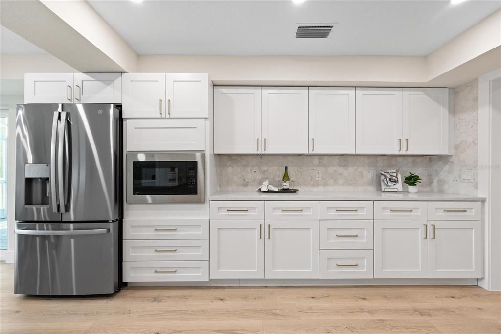 For Sale: $1,090,000 (6 beds, 3 baths, 4709 Square Feet)