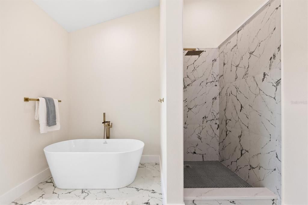 For Sale: $1,090,000 (6 beds, 3 baths, 4709 Square Feet)