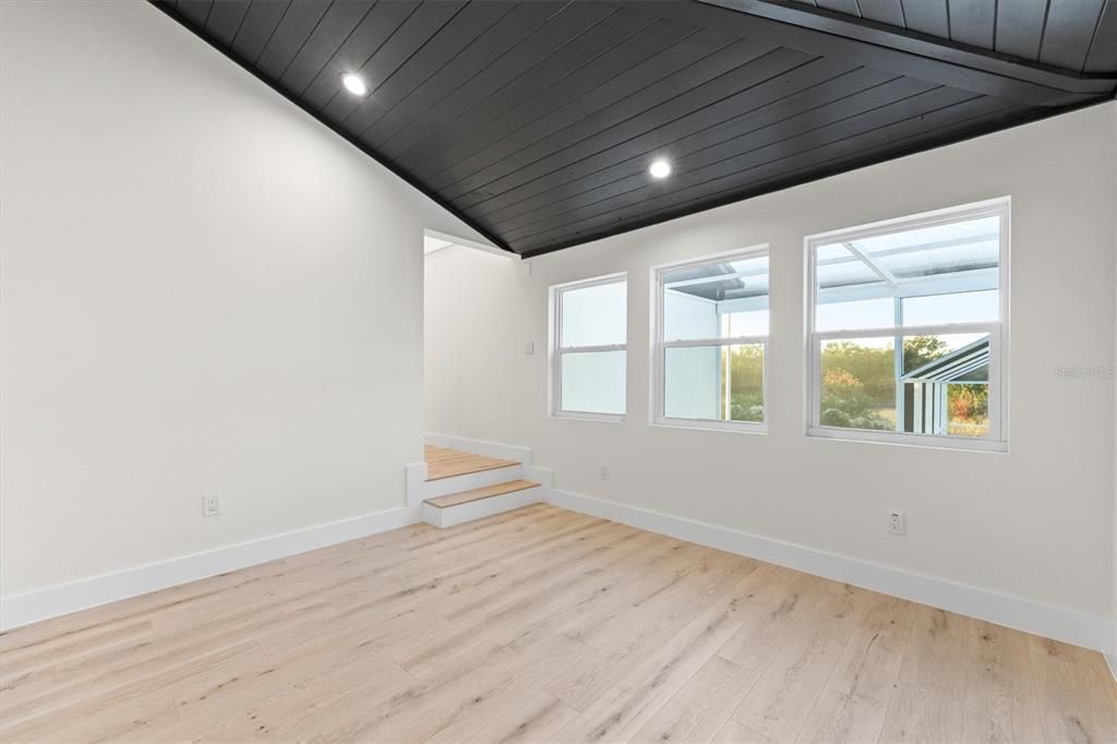 For Sale: $1,090,000 (6 beds, 3 baths, 4709 Square Feet)